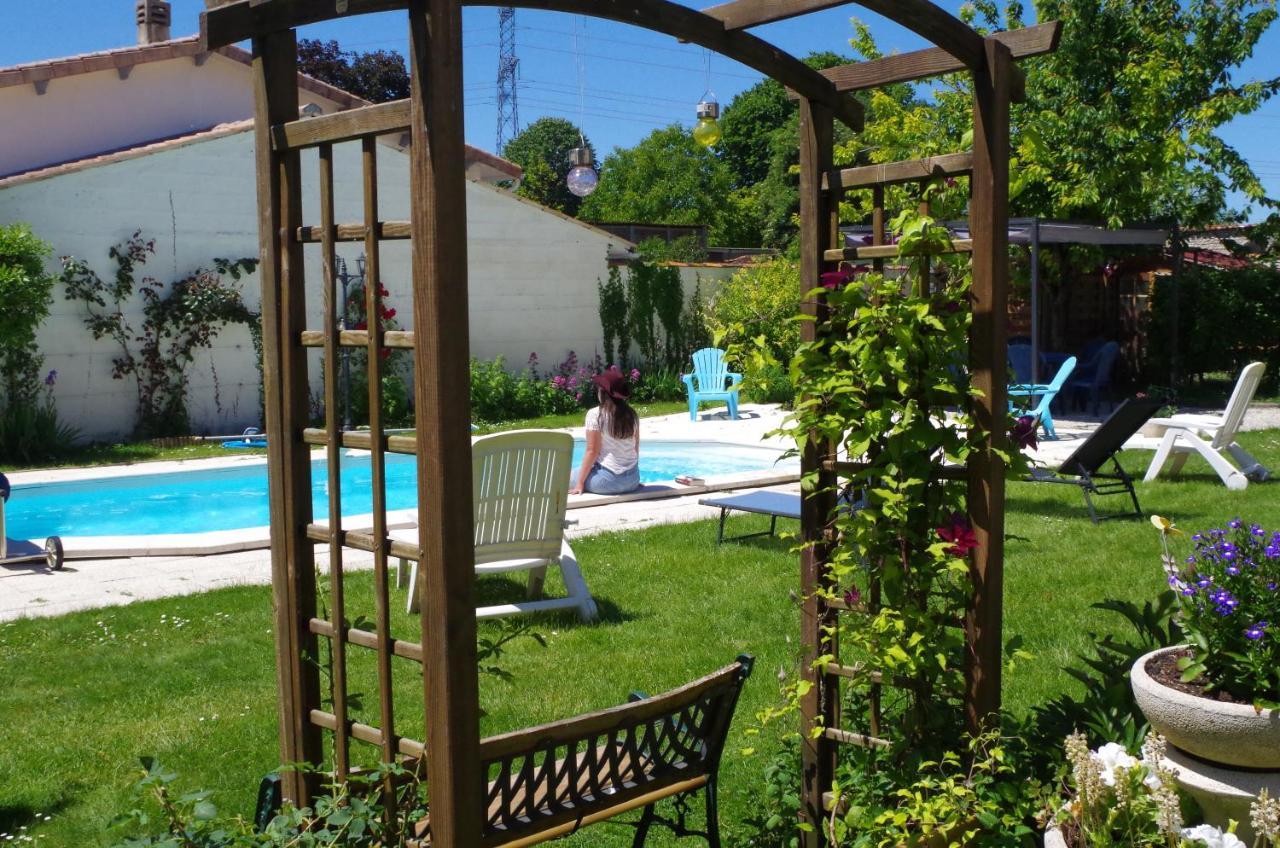 Maison D'Hotes Le Cadran Solaire Courcelles  المظهر الخارجي الصورة