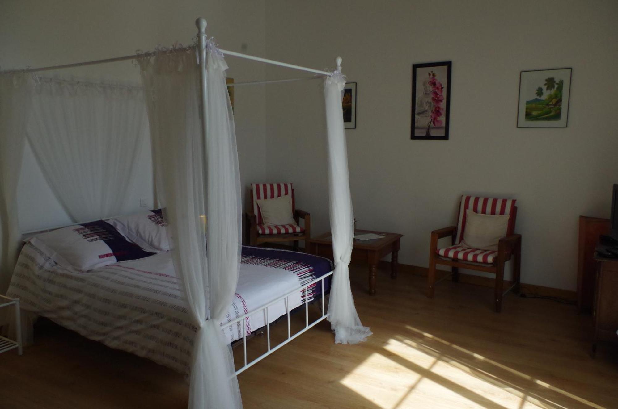 Maison D'Hotes Le Cadran Solaire Courcelles  المظهر الخارجي الصورة