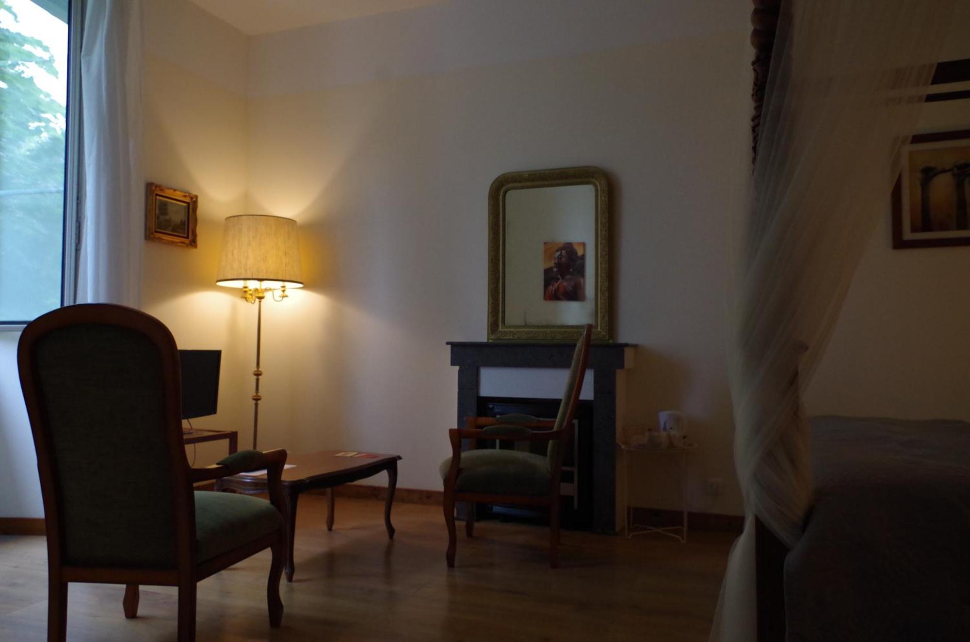 Maison D'Hotes Le Cadran Solaire Courcelles  المظهر الخارجي الصورة