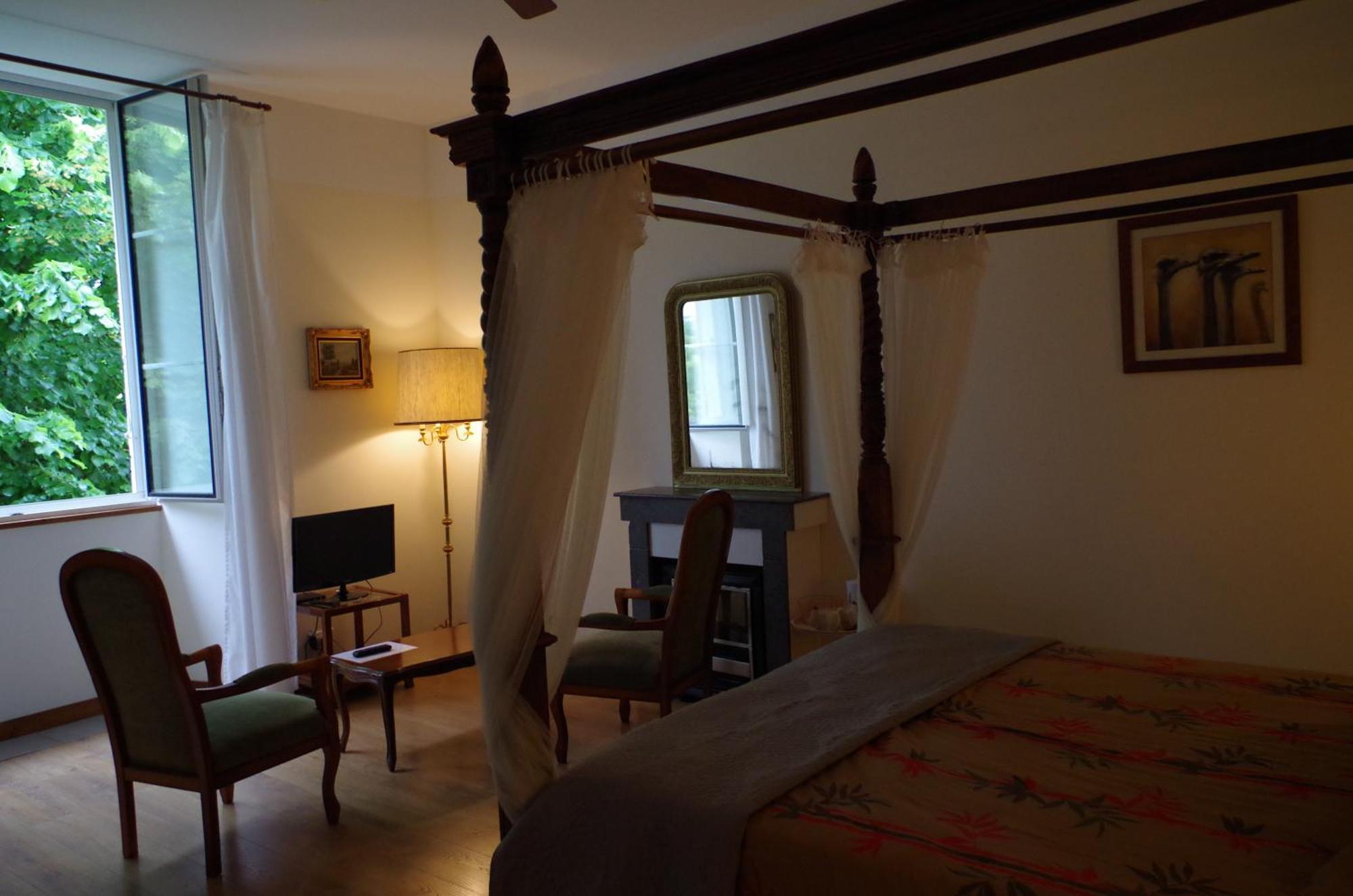 Maison D'Hotes Le Cadran Solaire Courcelles  المظهر الخارجي الصورة